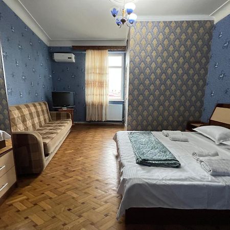 Twins Guest House Μπατούμι Εξωτερικό φωτογραφία