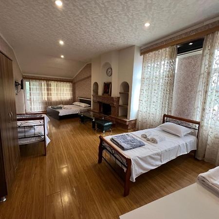 Twins Guest House Μπατούμι Εξωτερικό φωτογραφία