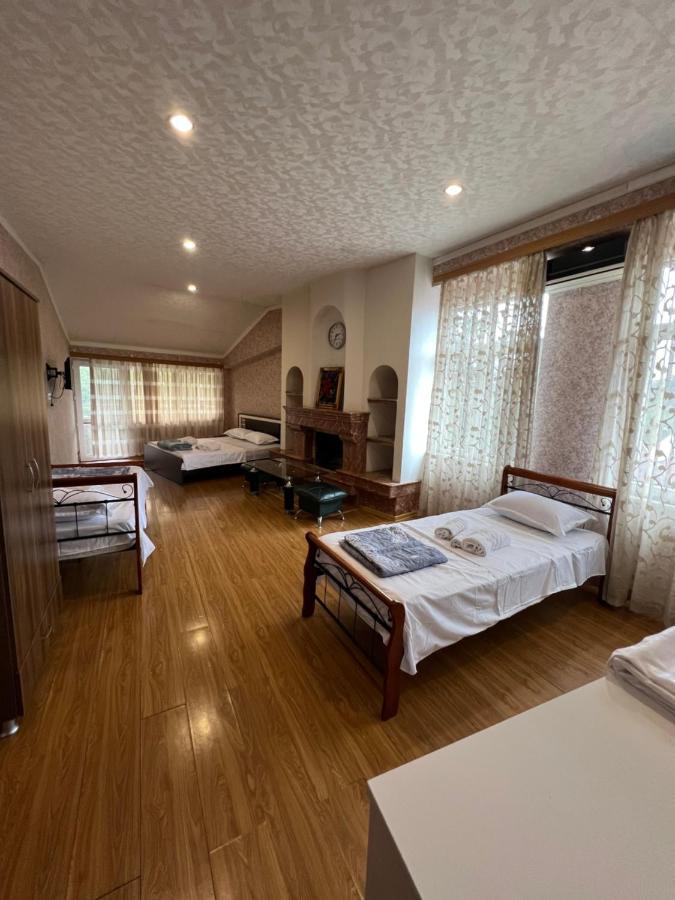 Twins Guest House Μπατούμι Εξωτερικό φωτογραφία